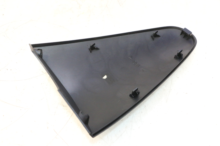 photo de CARENA ANTERIORE SUPERIORE YAMAHA YP MAJESTY 125 (2002 - 2006) - Dettagli dei punti di fissaggio