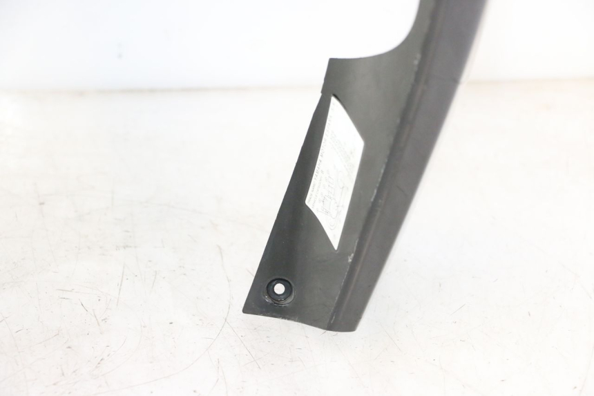 photo de SCUDO CARENA ANTERIORE YAMAHA YP MAJESTY 125 (2007 - 2010) - Focus sulla struttura