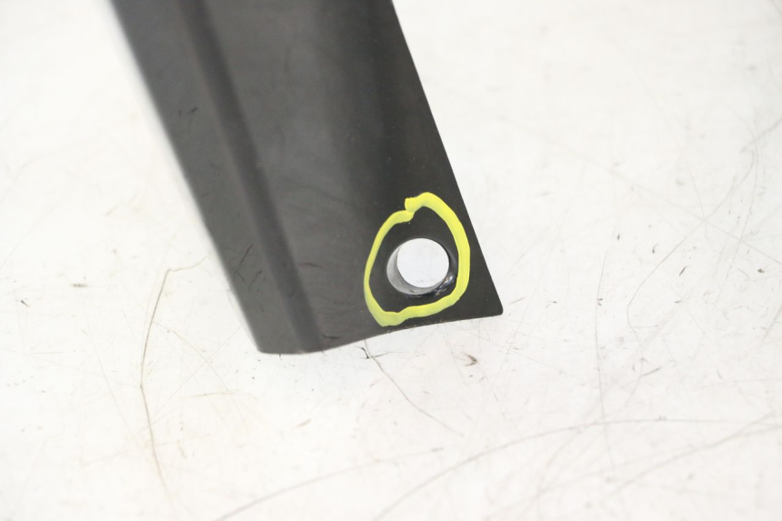 photo de SCUDO CARENA ANTERIORE YAMAHA YP MAJESTY 125 (2007 - 2010) - Angolazione alternativa