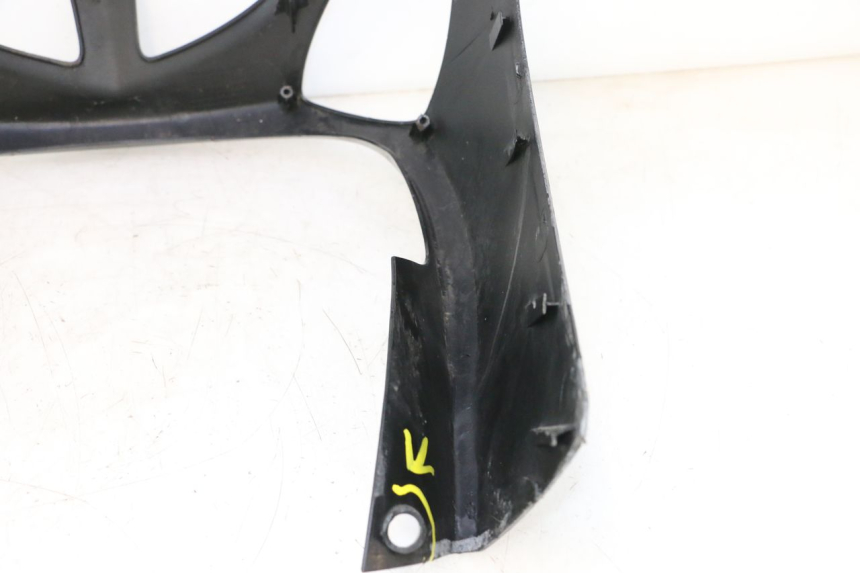 photo de SCUDO CARENA ANTERIORE YAMAHA YP MAJESTY 125 (2007 - 2010) - Dettagli dei punti di fissaggio