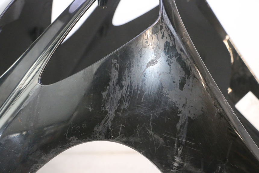 photo de SCUDO CARENA ANTERIORE YAMAHA YP MAJESTY 125 (2007 - 2010) - Dettagli dei punti di fissaggio