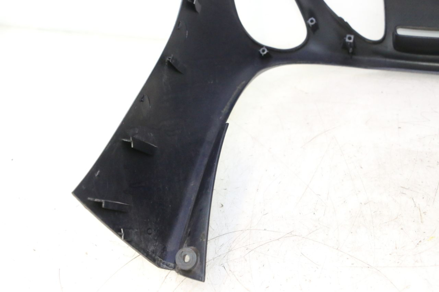 photo de FACCIATA ANTERIORE YAMAHA YP MAJESTY 125 (2002 - 2006) - Dettagli dei punti di fissaggio