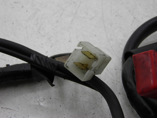 photo de Cablaggio batteria YAMAHA TDM 900 (2004 - 2006) - Zoom sullo stato d'uso