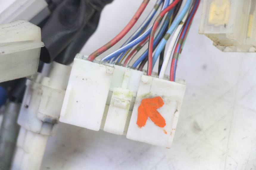 photo de IMPIANTO ELETTRICO YAMAHA FZ6 N FAZER 600 (2004 - 2006) - Primo piano tecnico