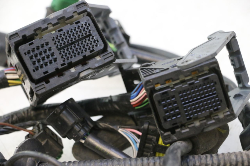 photo de IMPIANTO ELETTRICO PIAGGIO MP3 HPE 530 (2022 - 2026) - Primo piano tecnico