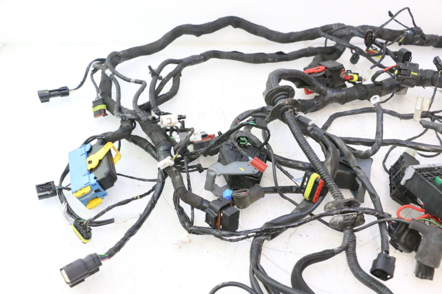 photo de IMPIANTO ELETTRICO PIAGGIO MP3 HPE 530 (2022 - 2026) - Primo piano tecnico