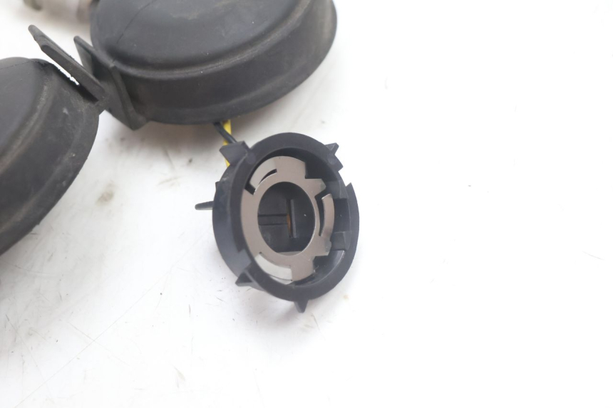 photo de FARI CABLAGGIO YAMAHA YP MAJESTY 125 (2007 - 2010) - Dettagli dei punti di fissaggio