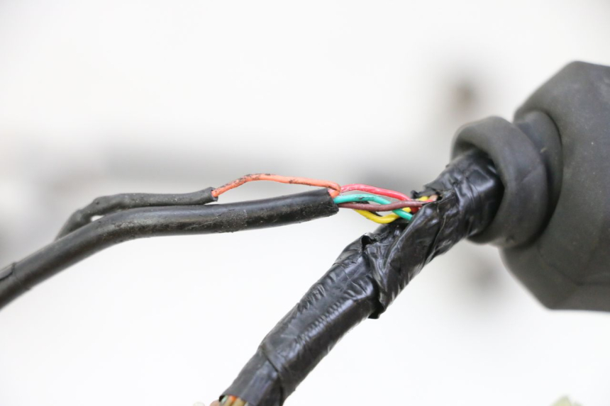 photo de IMPIANTO ELETTRICO SUZUKI SV S 650 (2003 - 2009) - Altra angolazione