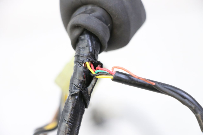 photo de IMPIANTO ELETTRICO SUZUKI SV S 650 (2003 - 2009) - Primo piano tecnico