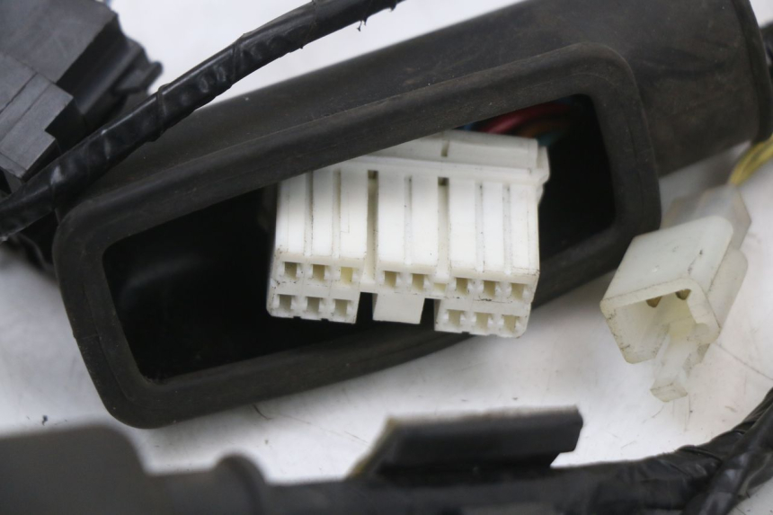 photo de FAISCEAU PIAGGIO XEVO - X EVO 125 (2007 - 2017) - Angolazione alternativa