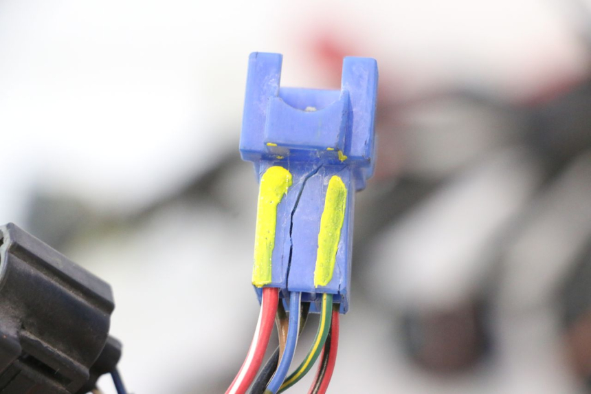 photo de IMPIANTO ELETTRICO YAMAHA YZF R6 600 (2008 - 2009) - Zoom sullo stato d'uso