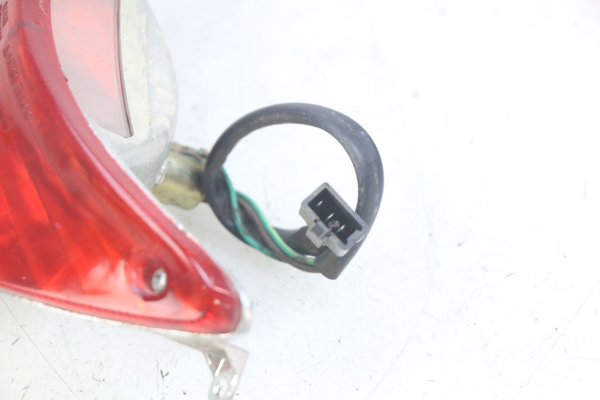 photo de FANALE POSTERIORE KYMCO AGILITY 4T 50 (2005 - 2018) - Zoom sullo stato d'uso