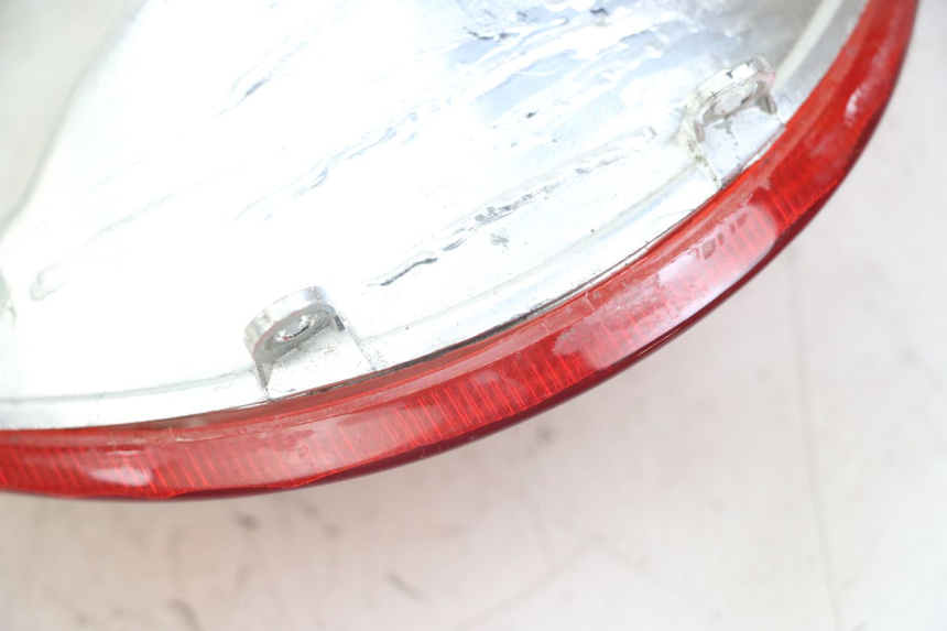 photo de FANALE POSTERIORE KYMCO AGILITY 4T 50 (2018 - 2022) - Zoom sullo stato d'uso