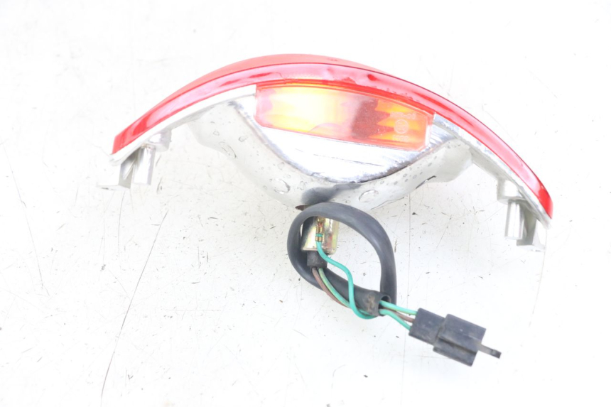 photo de FANALE POSTERIORE KYMCO AGILITY 4T 50 (2018 - 2022) - Dettagli dei punti di fissaggio