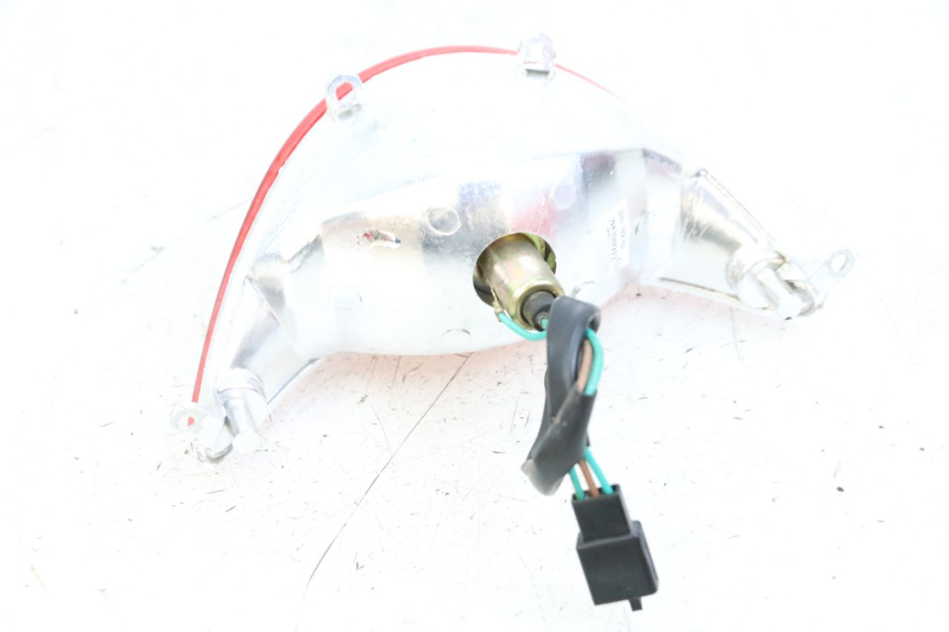 photo de FANALE POSTERIORE KYMCO AGILITY 4T 50 (2018 - 2022) - Dettagli dei punti di fissaggio