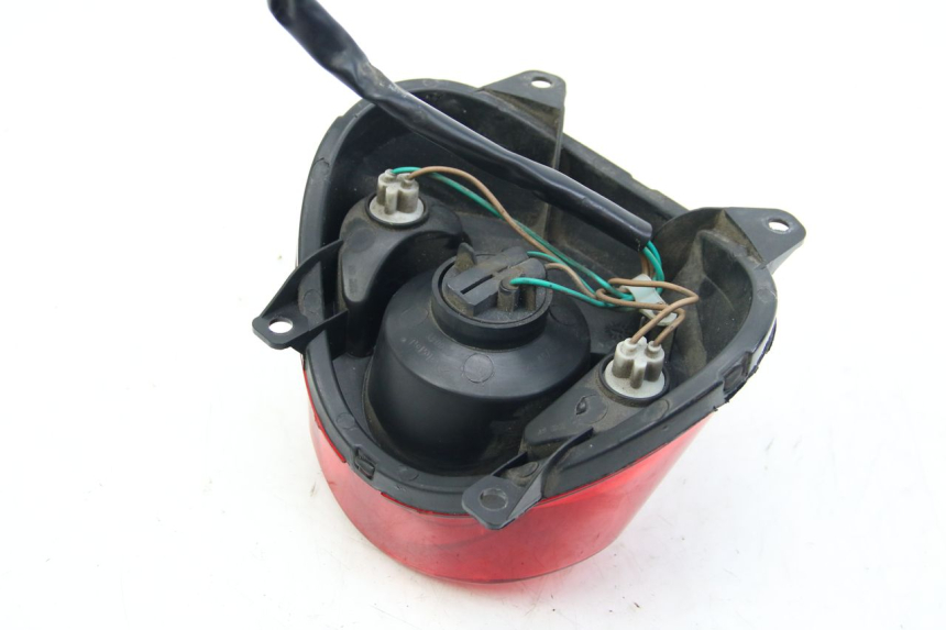 photo de FANALE POSTERIORE ECCITY ARTELEC 670 1 (2013 - 2017) - Stato della superficie e materiale