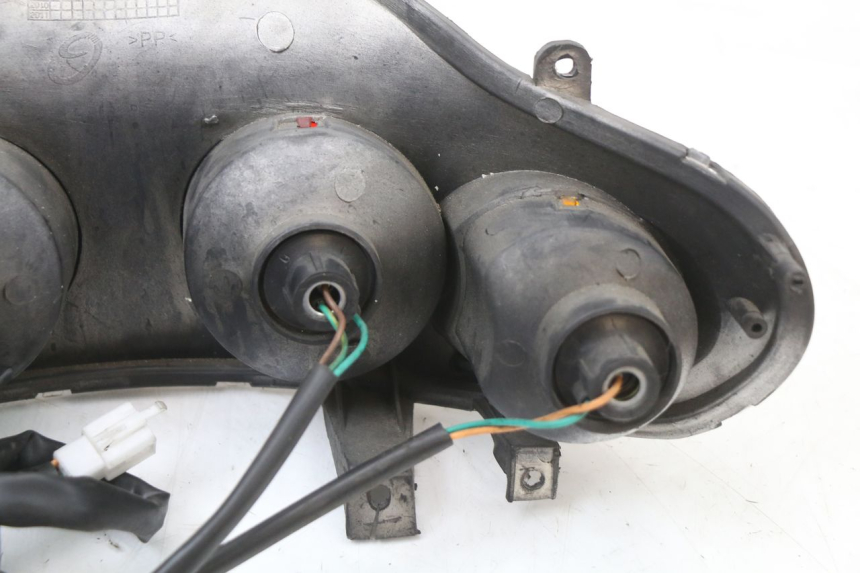 photo de FANALE POSTERIORE JONWAY AZTRAL 125 (2008 - 2017) - Stato della superficie e materiale