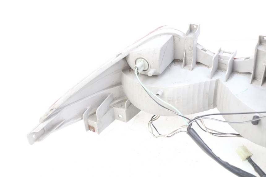 photo de FANALE POSTERIORE SUZUKI BURGMAN 125 (2007 - 2014) - Altra angolazione