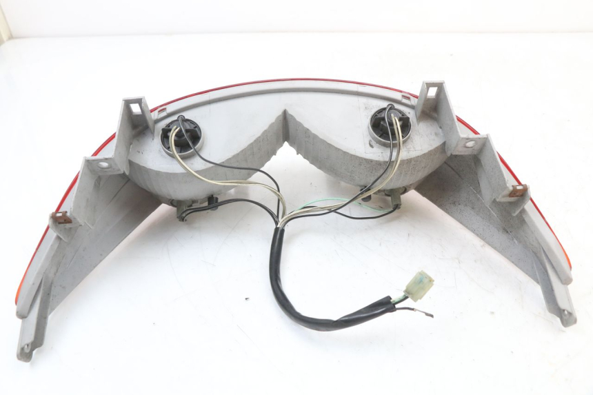 photo de FANALE POSTERIORE SUZUKI BURGMAN 125 (2007 - 2014) - Stato della superficie e materiale