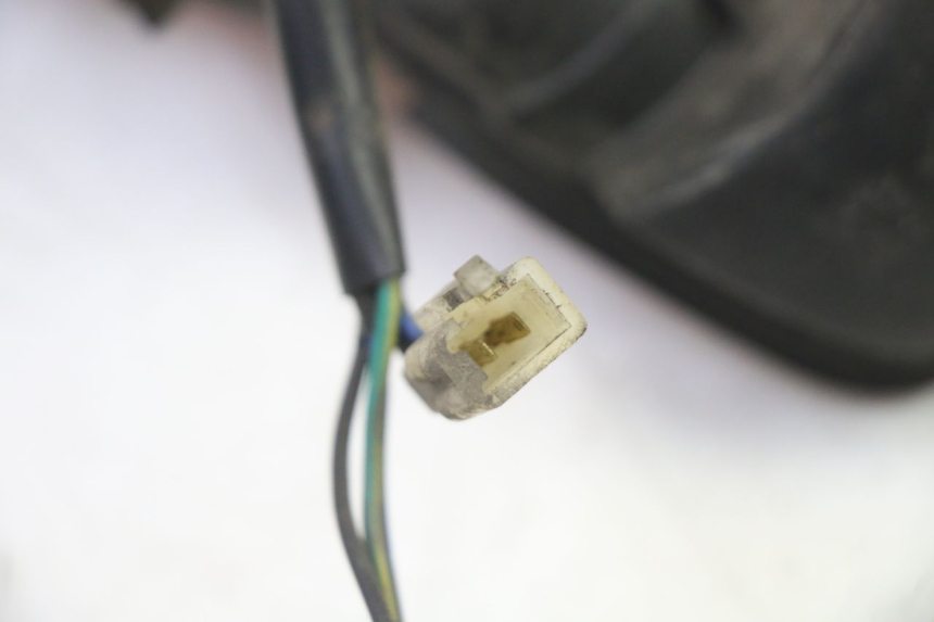 photo de FANALE STOP POSTERIORE  YAMAHA BW'S 100 (1999 - 2002) - Caratteristiche distintive