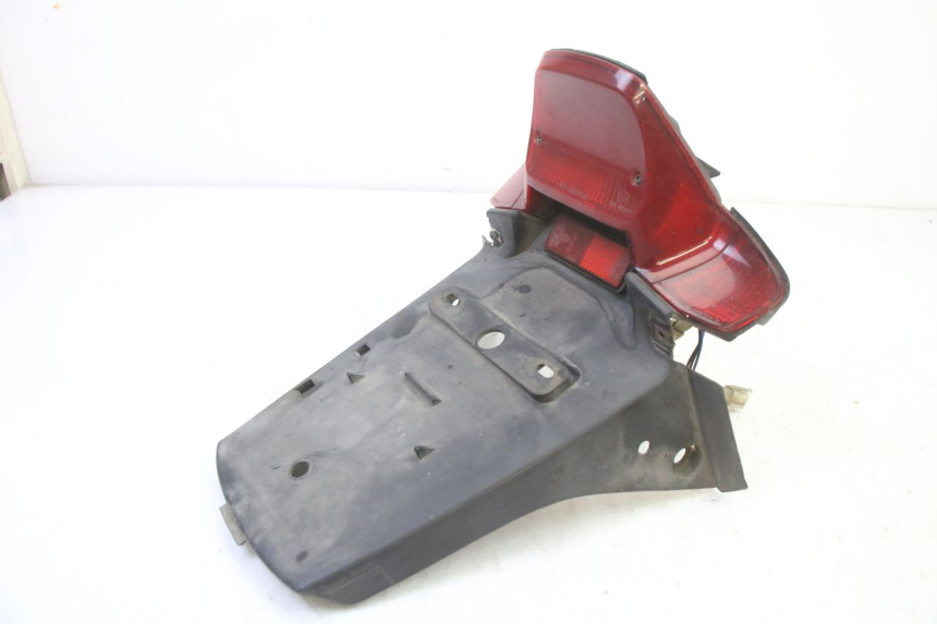 photo de FANALE STOP POSTERIORE  YAMAHA BW'S 100 (1999 - 2002) - Primo piano tecnico