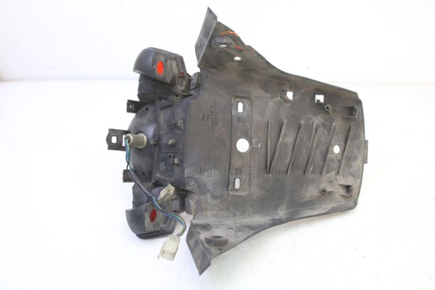 photo de FANALE STOP POSTERIORE  YAMAHA BW'S 100 (1999 - 2002) - Dettagli dei punti di fissaggio