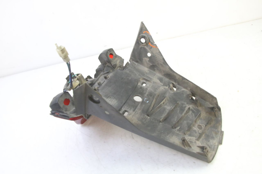 photo de FANALE STOP POSTERIORE  YAMAHA BW'S 100 (1999 - 2002) - Stato della superficie e materiale