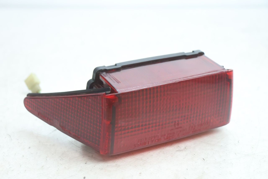 photo de FANALE STOP POSTERIORE  HONDA CB TWO FIFTY 250 (1991 - 2002) - Primo piano tecnico