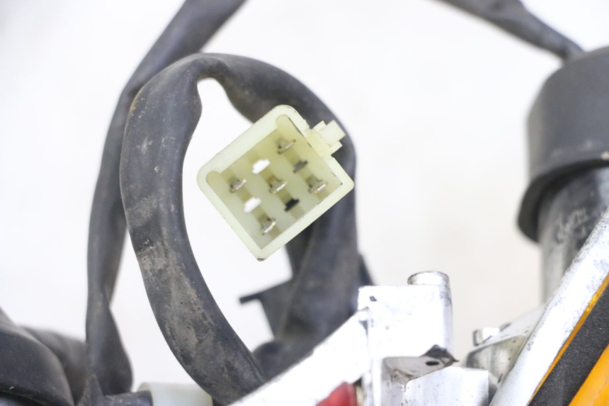 photo de FANALE STOP POSTERIORE  HONDA CBF 500 (2004 - 2007) - Dettagli dei punti di fissaggio