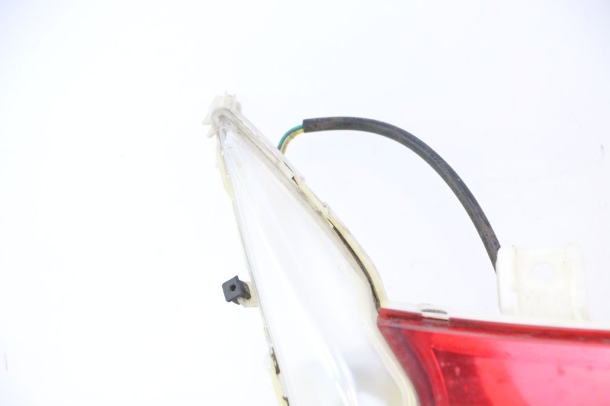 photo de FANALE POSTERIORE PEUGEOT CITYSTAR 2T 50 (2018 - 2021) - Zoom sullo stato d'uso