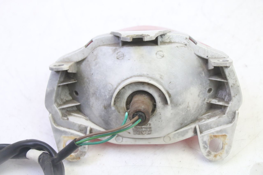 photo de FANALE POSTERIORE SYM CROX 4T 50 (2016 - 2023) - Stato della superficie e materiale