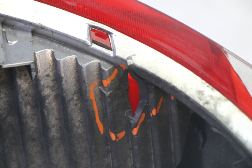 photo de FANALE POSTERIORE YAMAHA CYGNUS X INJECTION 125 (2007 - 2013) - Dettagli dei punti di fissaggio