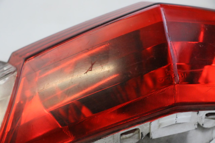 photo de FANALE POSTERIORE KYMCO DINK STREET 125 (2009 - 2014) - Zoom sullo stato d'uso