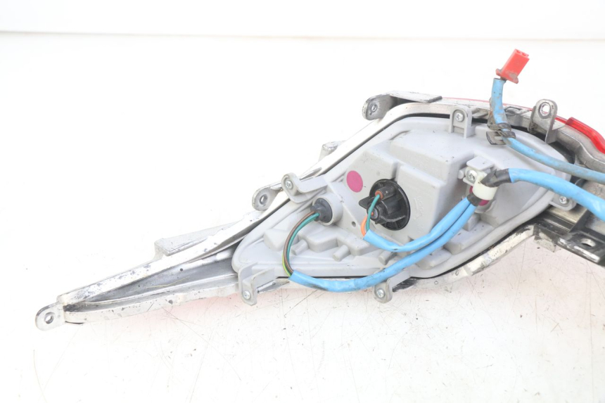 photo de FANALE POSTERIORE KYMCO DOWNTOWN ABS 125 (2015 - 2017) - Stato della superficie e materiale
