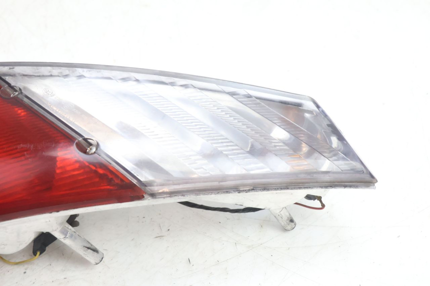 photo de FANALE STOP DESTRA APRILIA ATLANTIC S 125 (2010 - 2013) - Zoom sullo stato d'uso