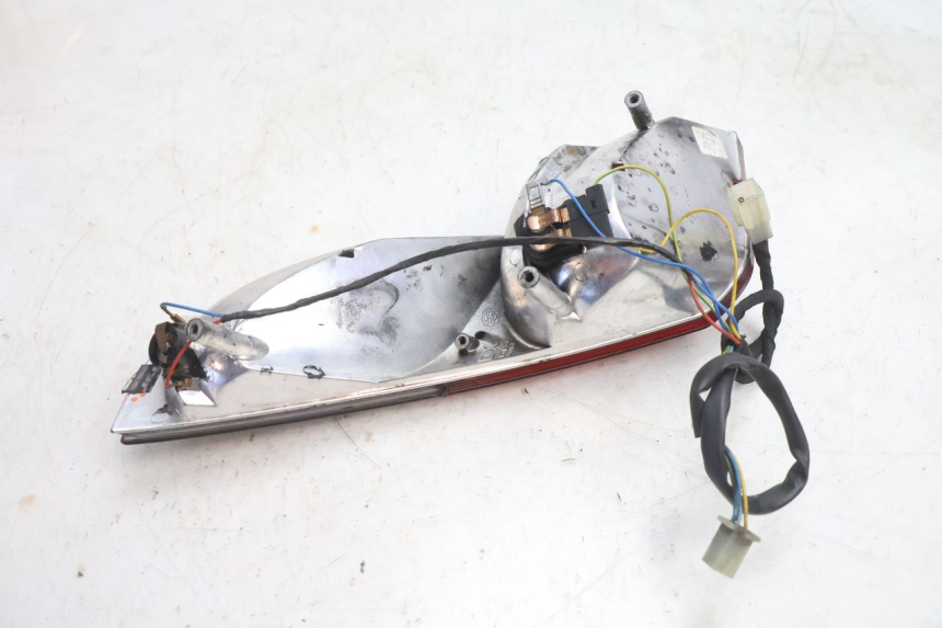 photo de FANALE STOP DESTRA APRILIA ATLANTIC S 125 (2010 - 2013) - Stato della superficie e materiale