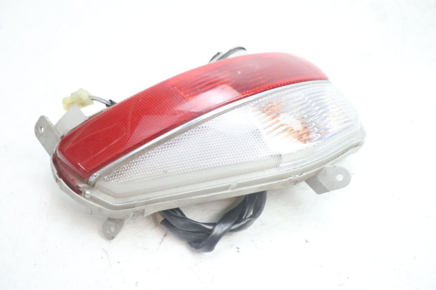photo de FANALE STOP DESTRA SUZUKI BURGMAN EXECUTIVE ABS 650 (2006 - 2012) - Primo piano tecnico