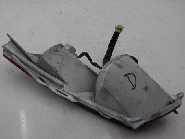 photo de Fanale posteriore destro HONDA FES PANTHEON 125 (2003 - 2007) - Primo piano tecnico