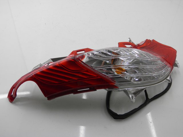 photo de Fanale posteriore destro HONDA FES S-WING SWING 125 (2007 - 2015) - Stato della superficie e materiale