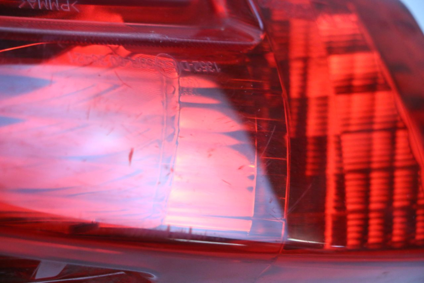 photo de FANALE STOP DESTRA PIAGGIO MP3 HPE 300 (2019 - 2026) - Zoom sullo stato d'uso