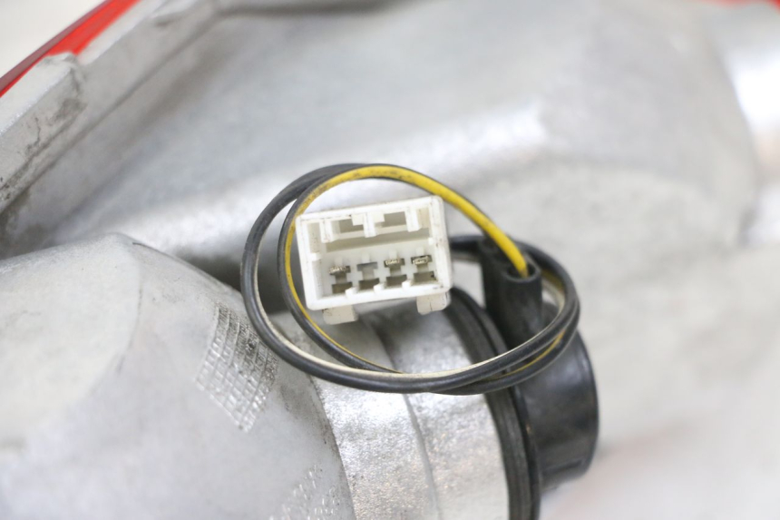 photo de FANALE STOP DESTRA PIAGGIO MP3 LT 300 (2010 - 2016) - Zoom sullo stato d'uso