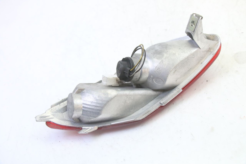 photo de FANALE STOP DESTRA PIAGGIO MP3 LT 300 (2010 - 2016) - Dettagli dei punti di fissaggio