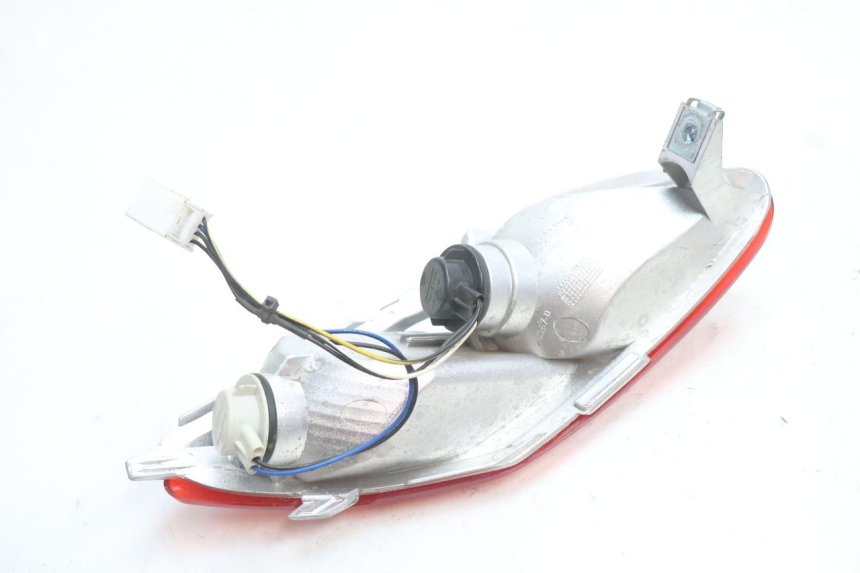 photo de FANALE STOP DESTRA PIAGGIO MP3 LT 300 (2010 - 2016) - Stato della superficie e materiale