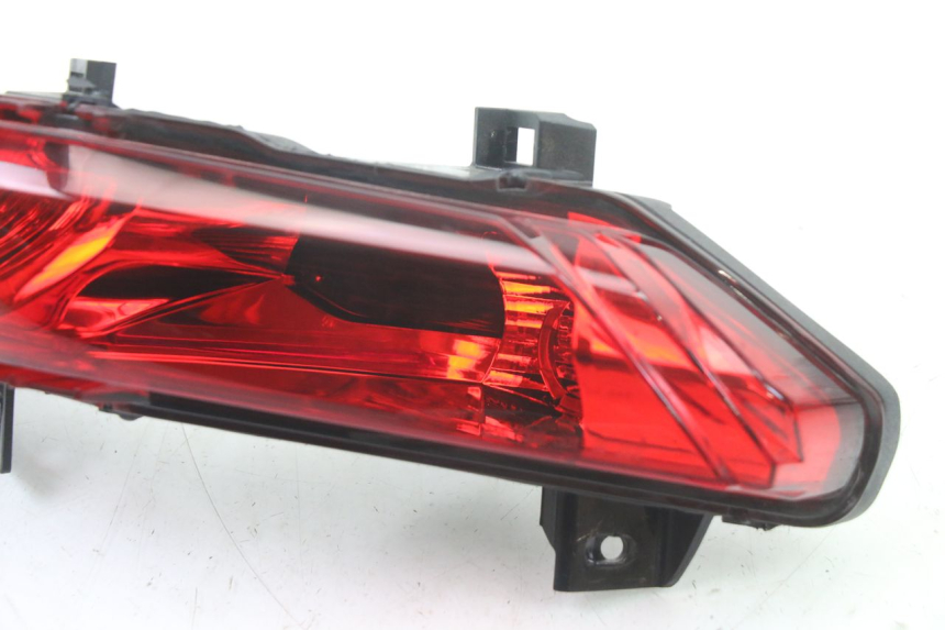 photo de FANALE POSTERIORE DESTRO PIAGGIO MP3 500 (2014 - 2017) - Altra angolazione
