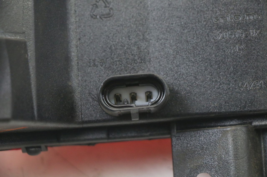 photo de FANALE POSTERIORE DESTRO PIAGGIO MP3 500 (2014 - 2017) - Stato della superficie e materiale