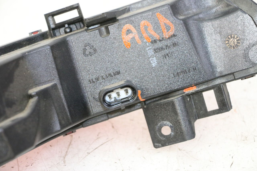 photo de FANALE POSTERIORE DESTRO PIAGGIO MP3 500 (2014 - 2017) - Stato della superficie e materiale