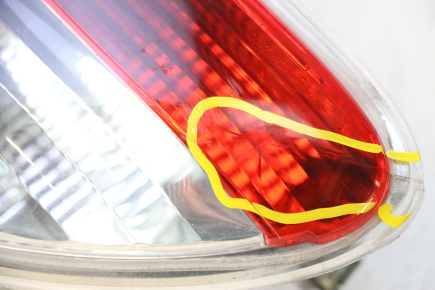 photo de FANALE STOP DESTRA PIAGGIO MP3 125 (2006 - 2014) - Altra vista dell'articolo