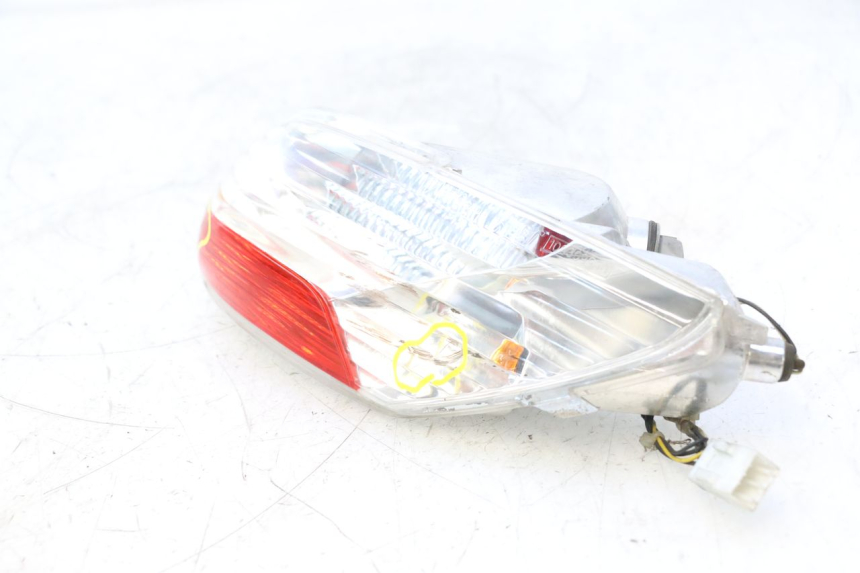 photo de FANALE STOP DESTRA PIAGGIO MP3 125 (2006 - 2014) - Zoom sui componenti