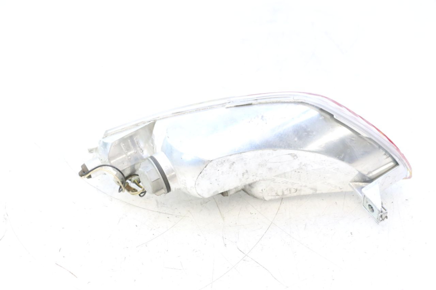 photo de FANALE STOP DESTRA PIAGGIO MP3 125 (2006 - 2014) - Primo piano tecnico