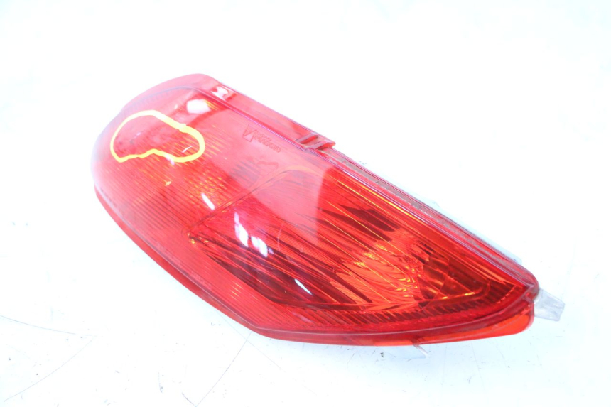 photo de FANALE POSTERIORE DESTRO PIAGGIO MP3 500 (2011 - 2015) - Caratteristiche distintive